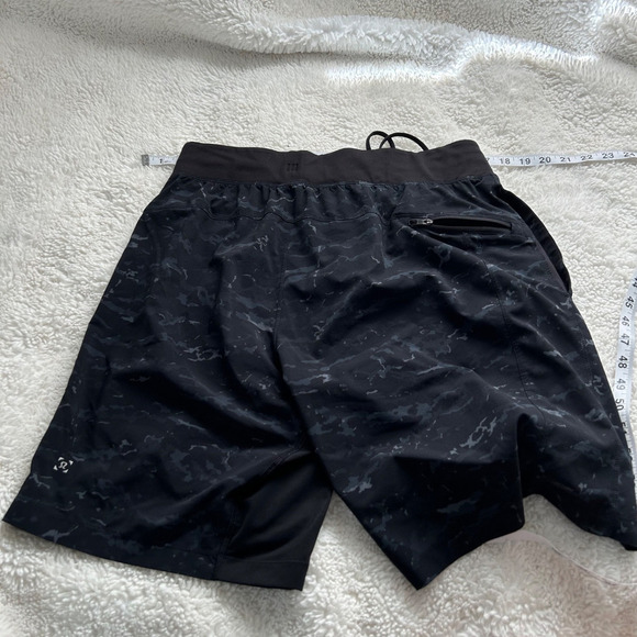 Lululemon Men's Pace Breaker 10" Linerless Shorts Size Large Camp Black - Picture 6 of 7